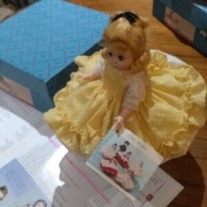 Madame Alexander Doll Alexanderkins Little Women Amy in Yellow Dress Box #411